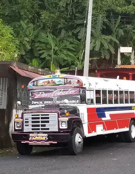 Diablo rojo, autobús decorado de Portobelo