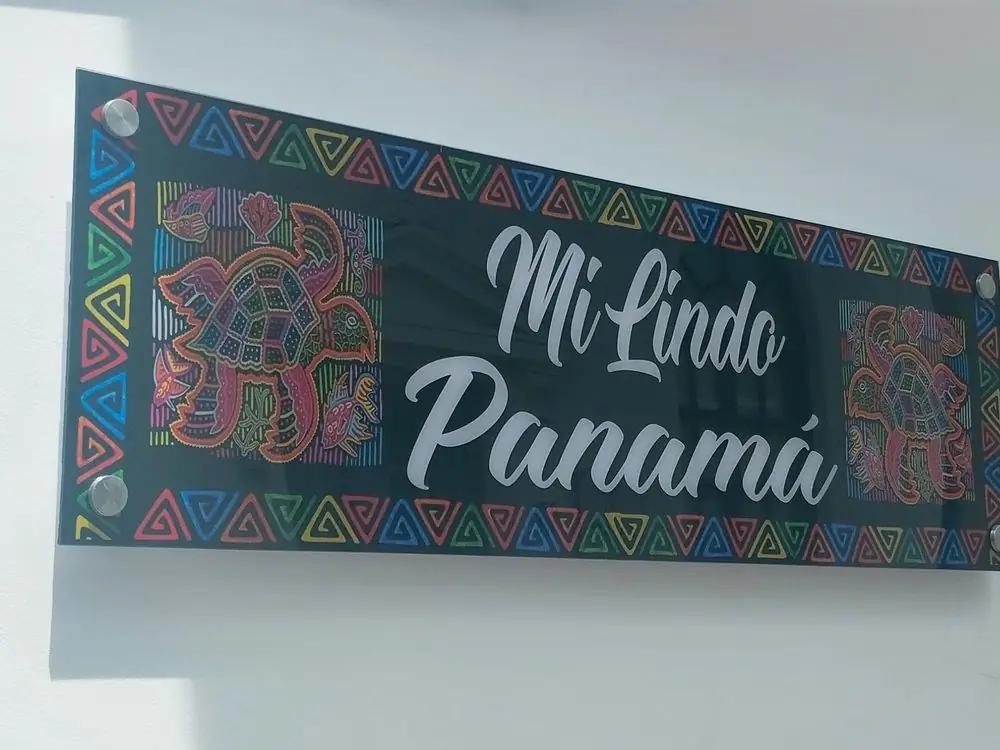 Cartel de colores Mi Lindo Panamá